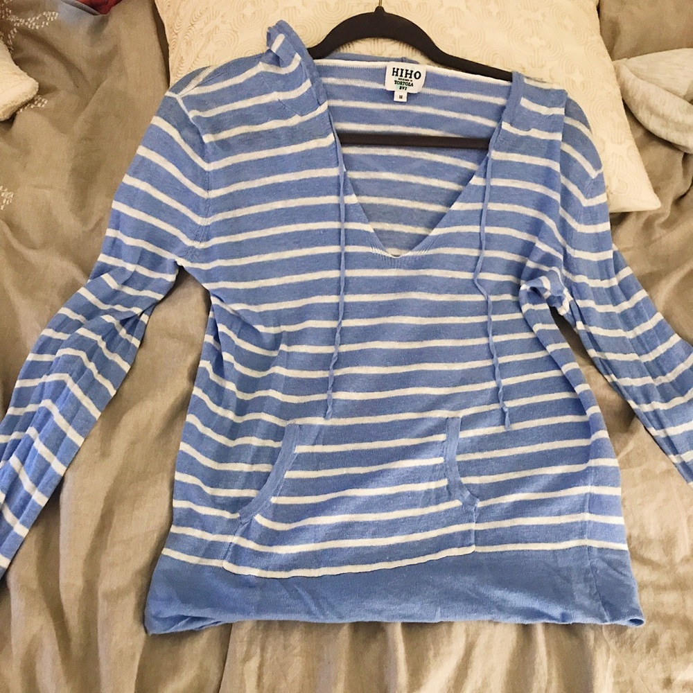 Hiho pull over light weight size medium!